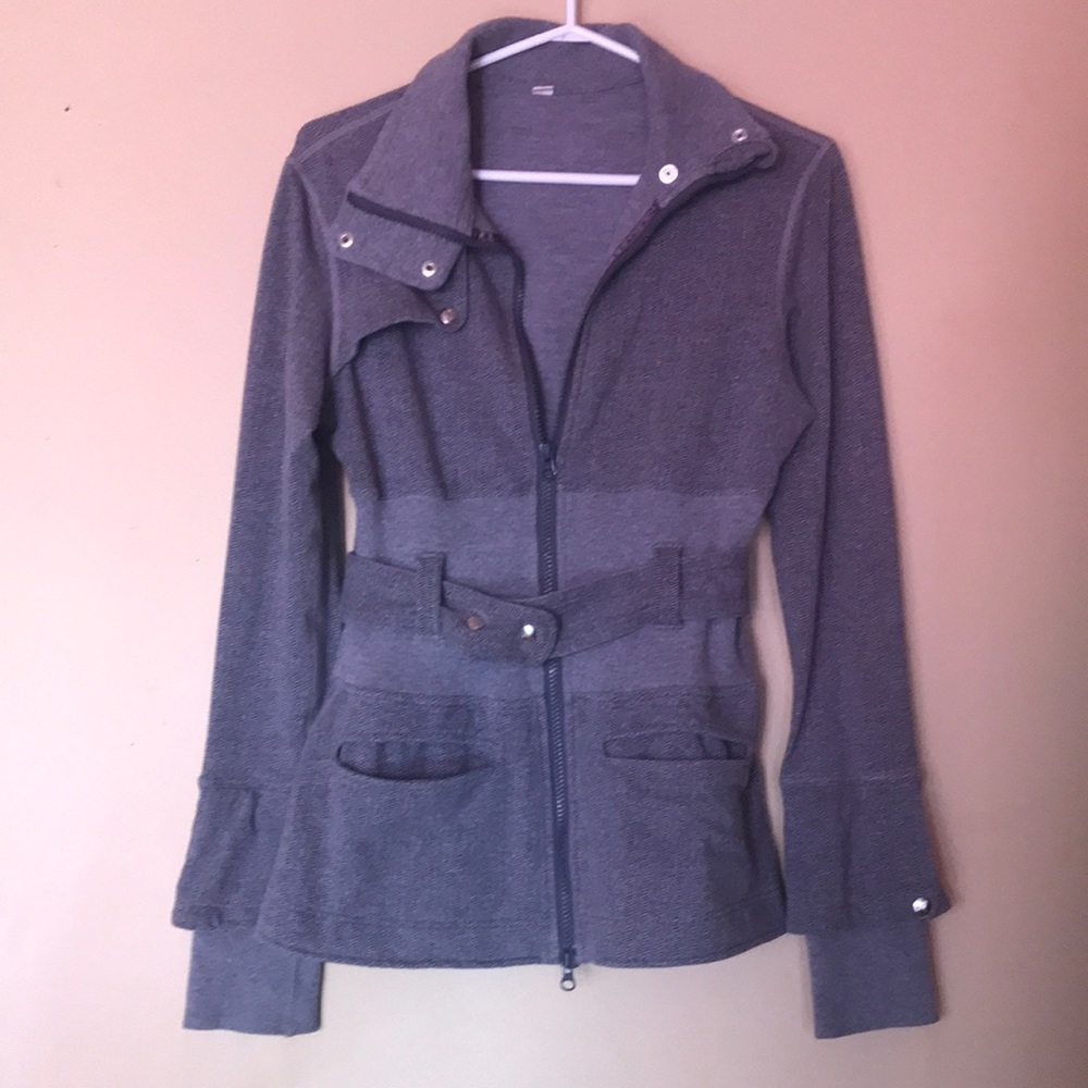 Womens Lululemon sweater/jacket EUC only wore handful of times if that many.